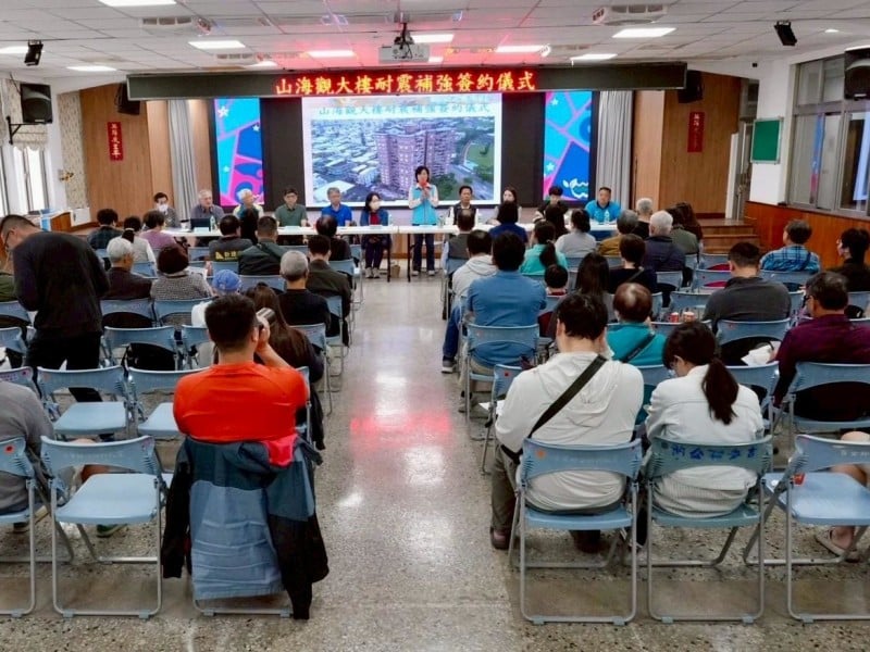 吉安鄉山海觀大樓耐震補強工程契約簽訂 游淑貞陪同受災鄉親創建震後重生里程碑